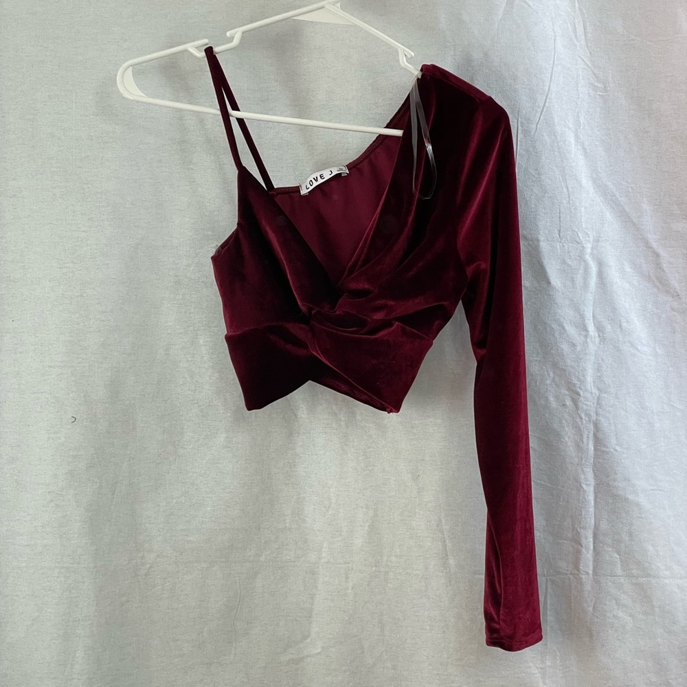 Open one side shoulder crop tops size M